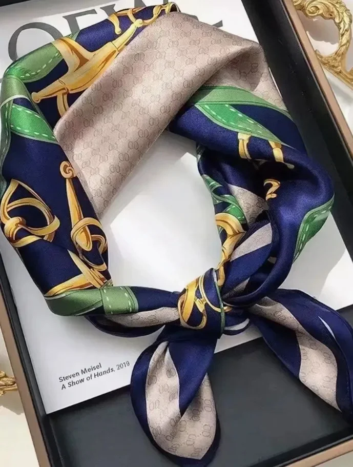 Blue background gold horseshoe buckle