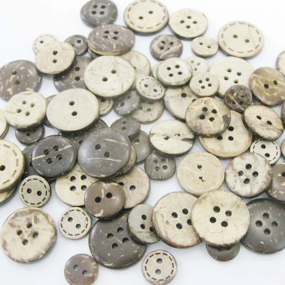 WBNAEE 50Pcs Two/Four Holes Round Nature Coconut Buttons Multisizes Home Sewing Accessories