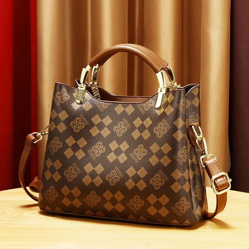 حقيبة كتف نسائية من الجلد الصناعي بتصميم عصري مطبو...