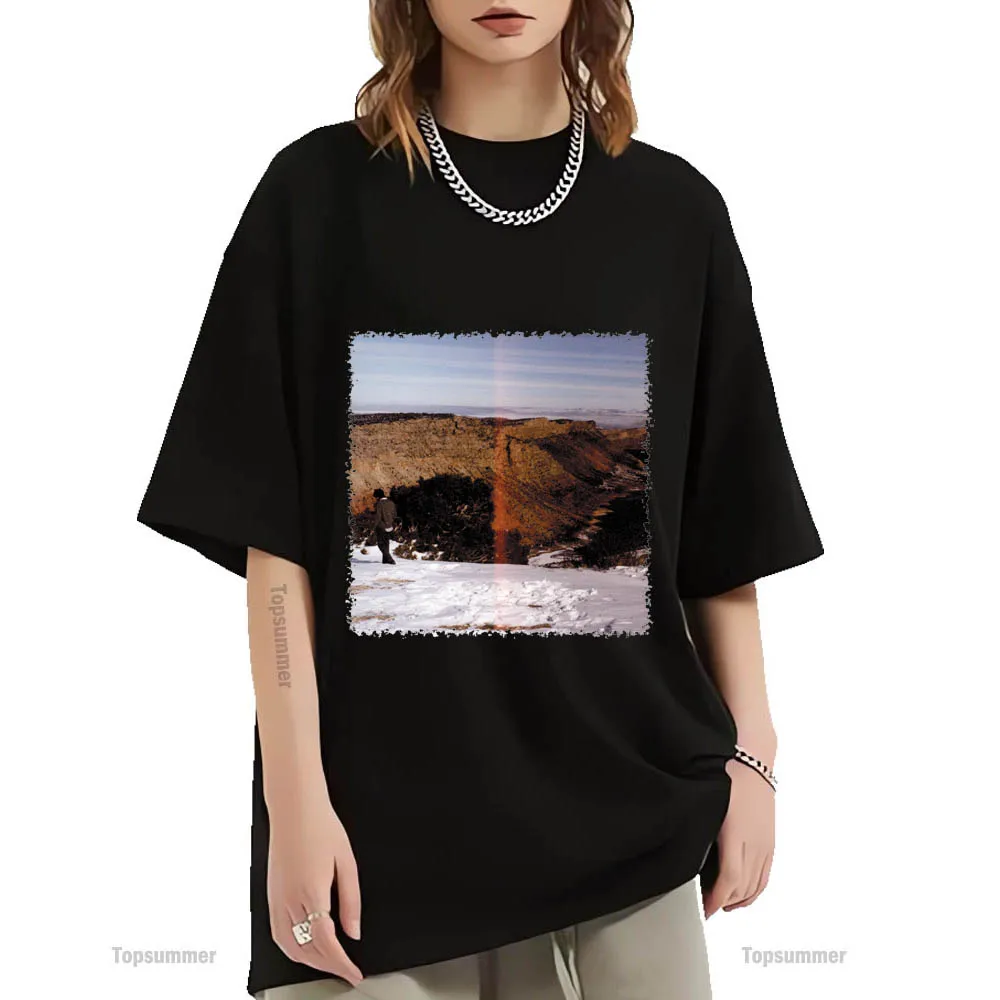 Как можно быть что-то таким маленьким? Футболка с изображением джозы дуги в готическом стиле Как можно быть что-то таким маленьким? Футболка с изображением джозы дуги в готическом стиле