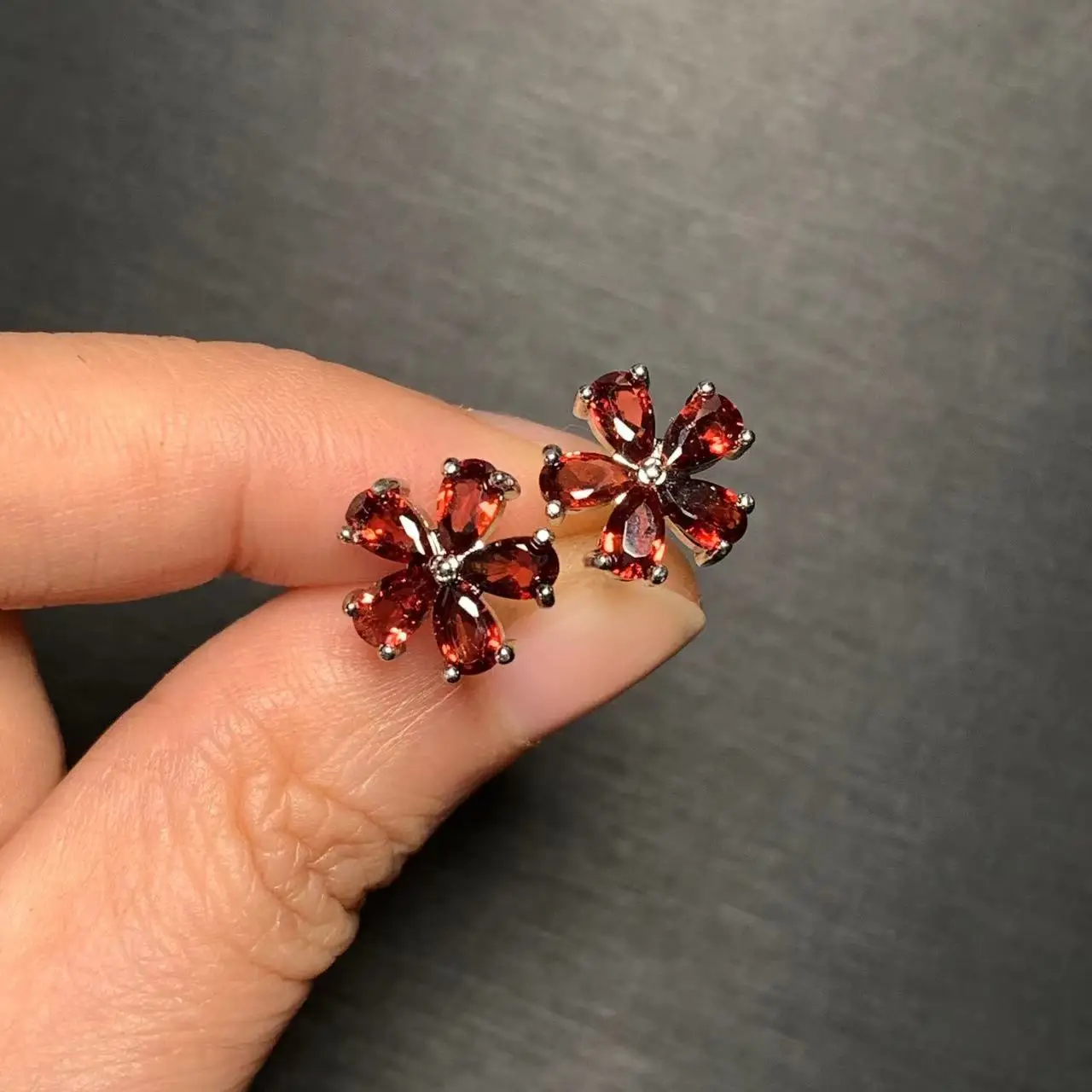 Natural Garnet 925 Sterling Silver Stud Earrings For Women Jewelry Gift Simple Jewelry CUTE Flower