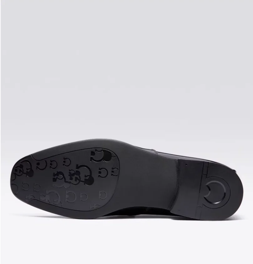 Leichte und bequeme Sommer-Neue atmungsaktive Loafer aus Leder mit weichen Sohlen in Großbritannien, handbemalt, ein Fuß, der einzelne Schuhe trägt – Detail 11