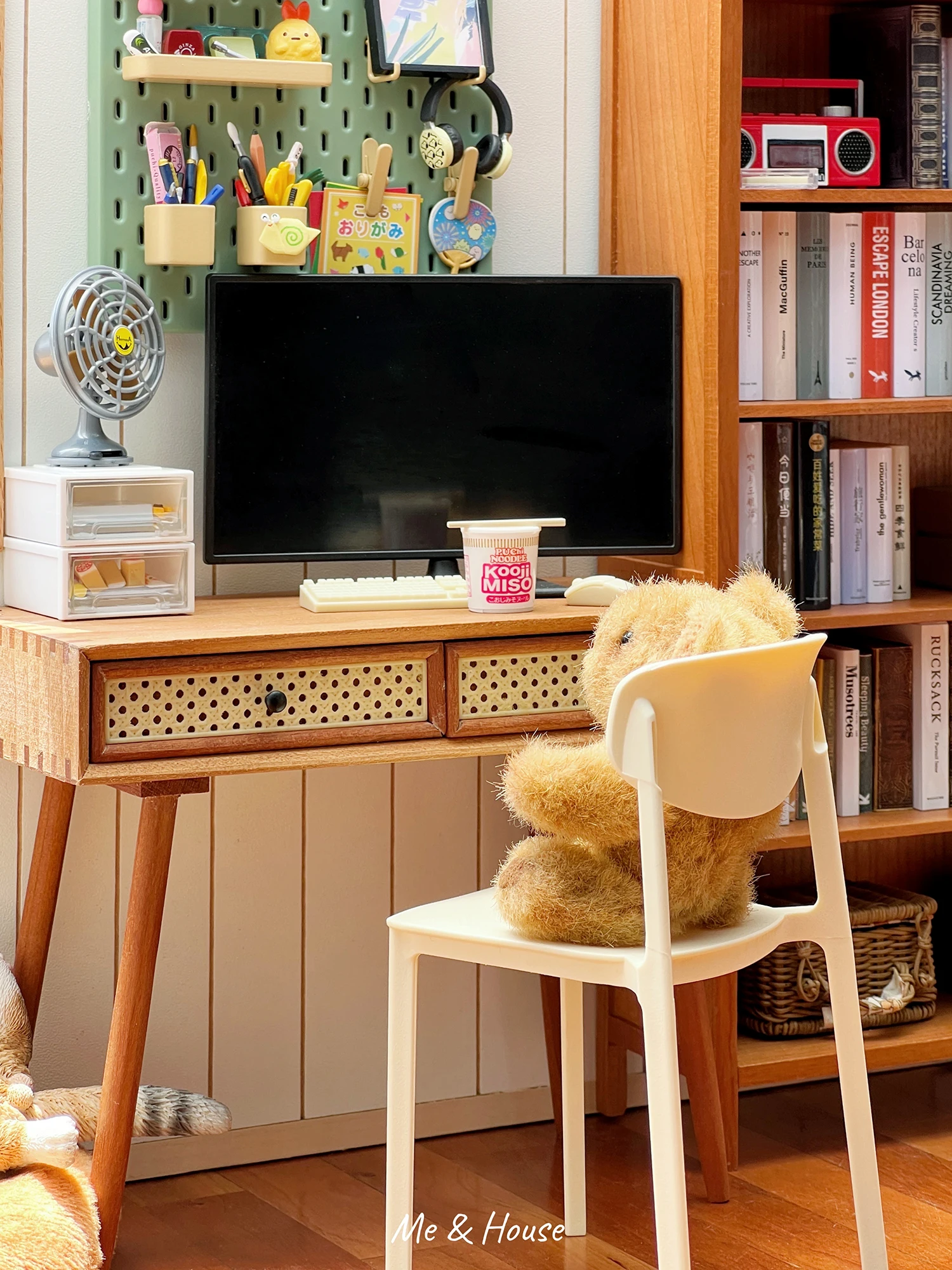1/6 bjd ob11 miniature dollhouse furniture Mini model desk/solid wood table/double drawer table 6