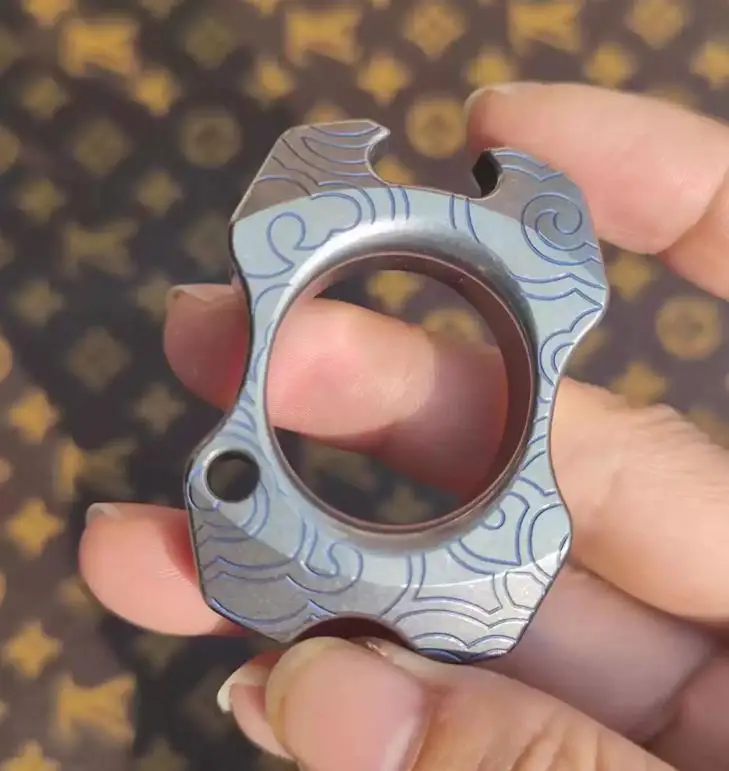 

Second hand Caesar Titanium Clouded Finger Tiger