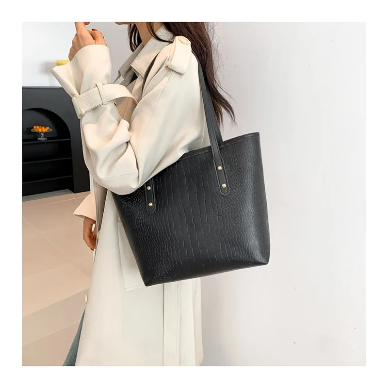 Autumn Winter New Retro Fashion Large Capacity Tote Shoulder Bag Fashion Simple Commuting Designer Luxury Shoulder Bag Handbag