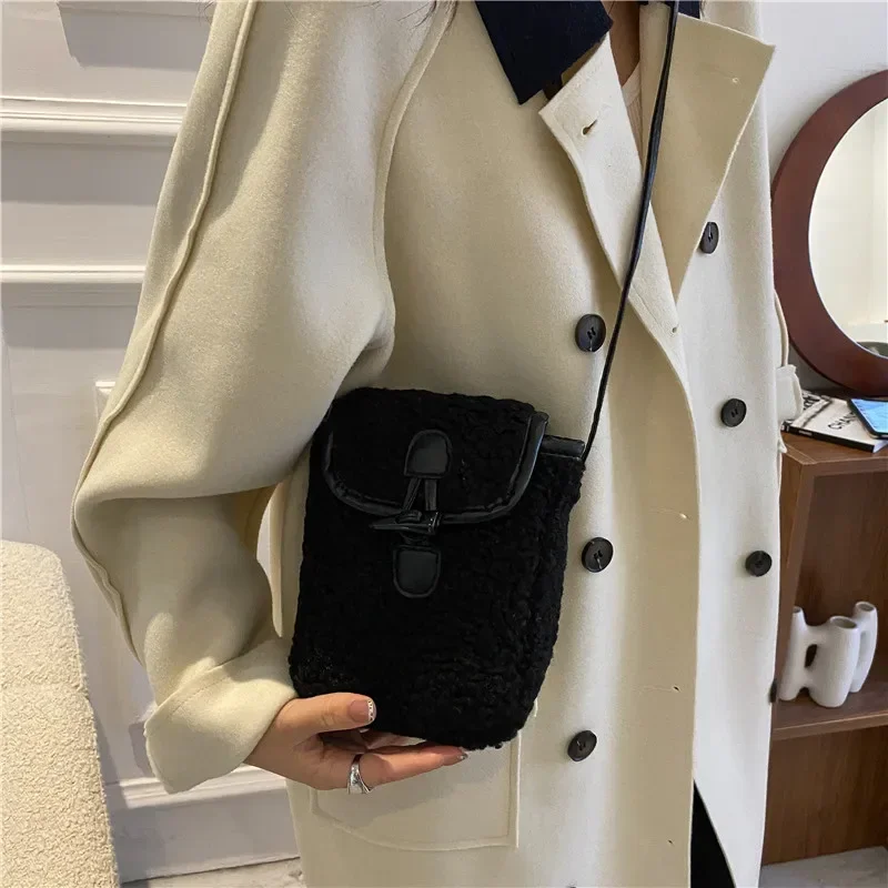 Women's Winter Lambswool Phone Bag - Faux Fur Crossbody Shoulder Bag with Plush Square Pocket, Portable Purse мяшка плеча 크로스백