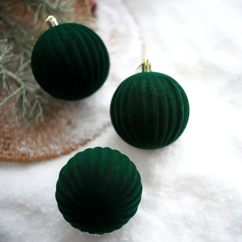 thumbnail image 1 of Adornos de bolas de Navidad de 6 a 8 cm, adornos para árboles de Navidad, decoración para fiestas, bodas, bolas de felpa pintadas de color rojo, material de terciopelo, 1 of 5