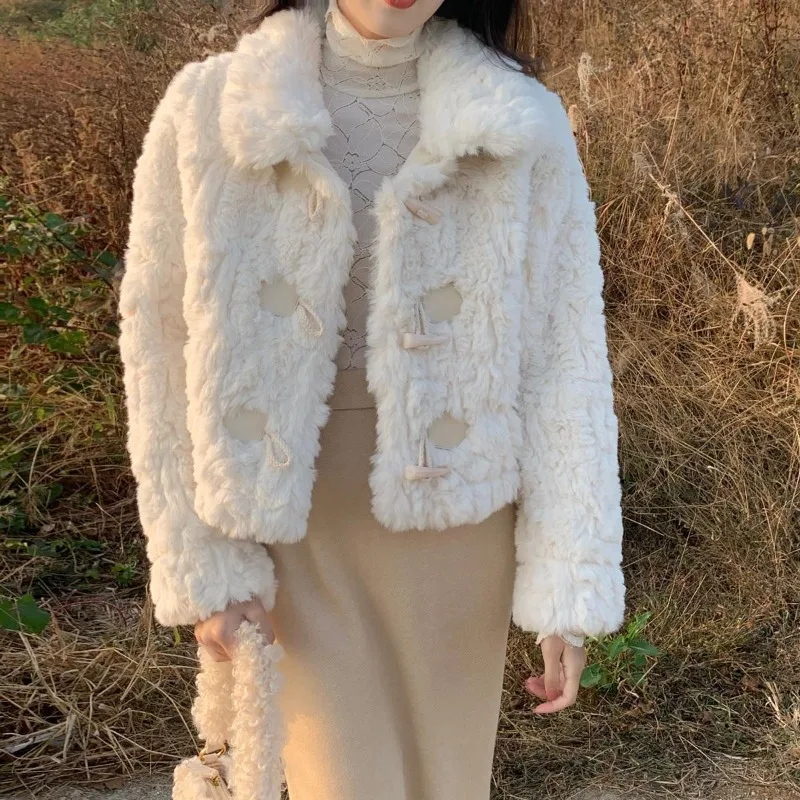 

2023 Autumn Winter New Horn Buckle Fur One Loose Short Comfortable Casual Thicken Warm Lamb Imitation Fur Coat Cardigan Woman