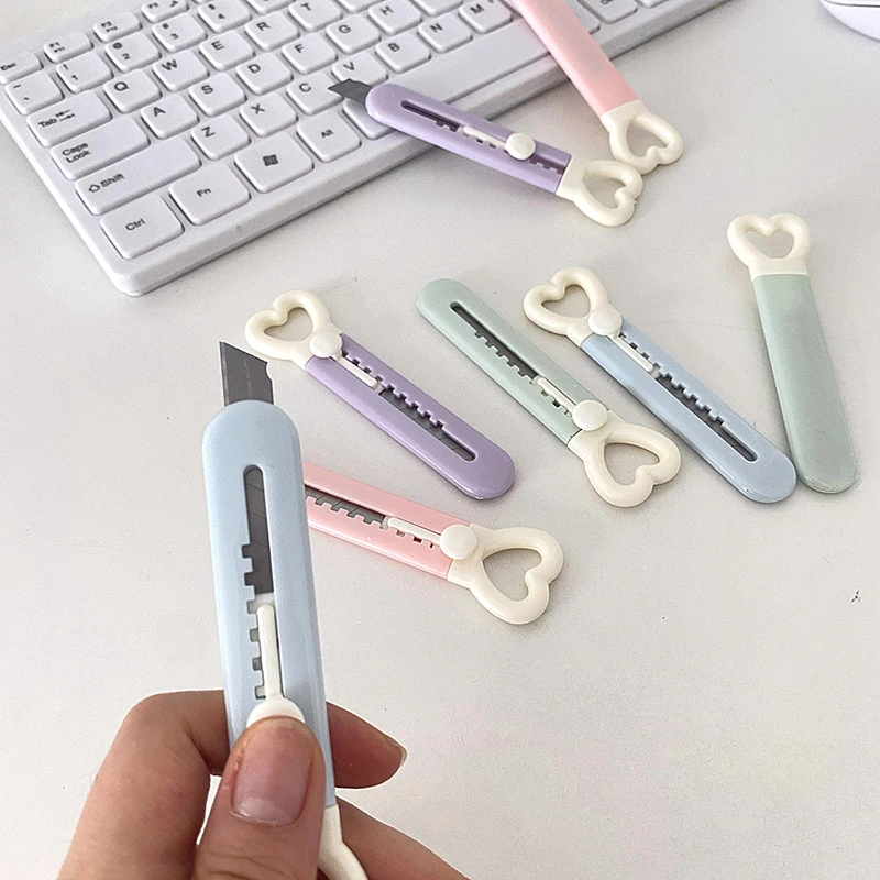 1PCS 카와이 러브 하트 유틸리티 나이프 종이 커터 포켓 나이프 안전 박스 커터 봉투 개봉기 리필 가능 블레이드 문구류
