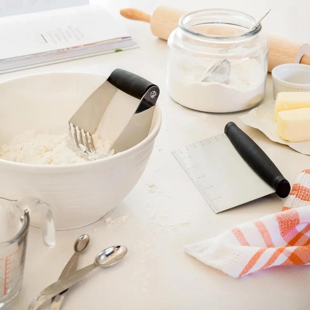 Multi-Purpose Dough Cutter Bench Scraper Stainless Steel Dough Pastry Bench Cutter Scraper Bread Pizza Baking kitchen Tools Dough Scraper Baking Tool Dough Cutter Baking Accessories Baking Spatula