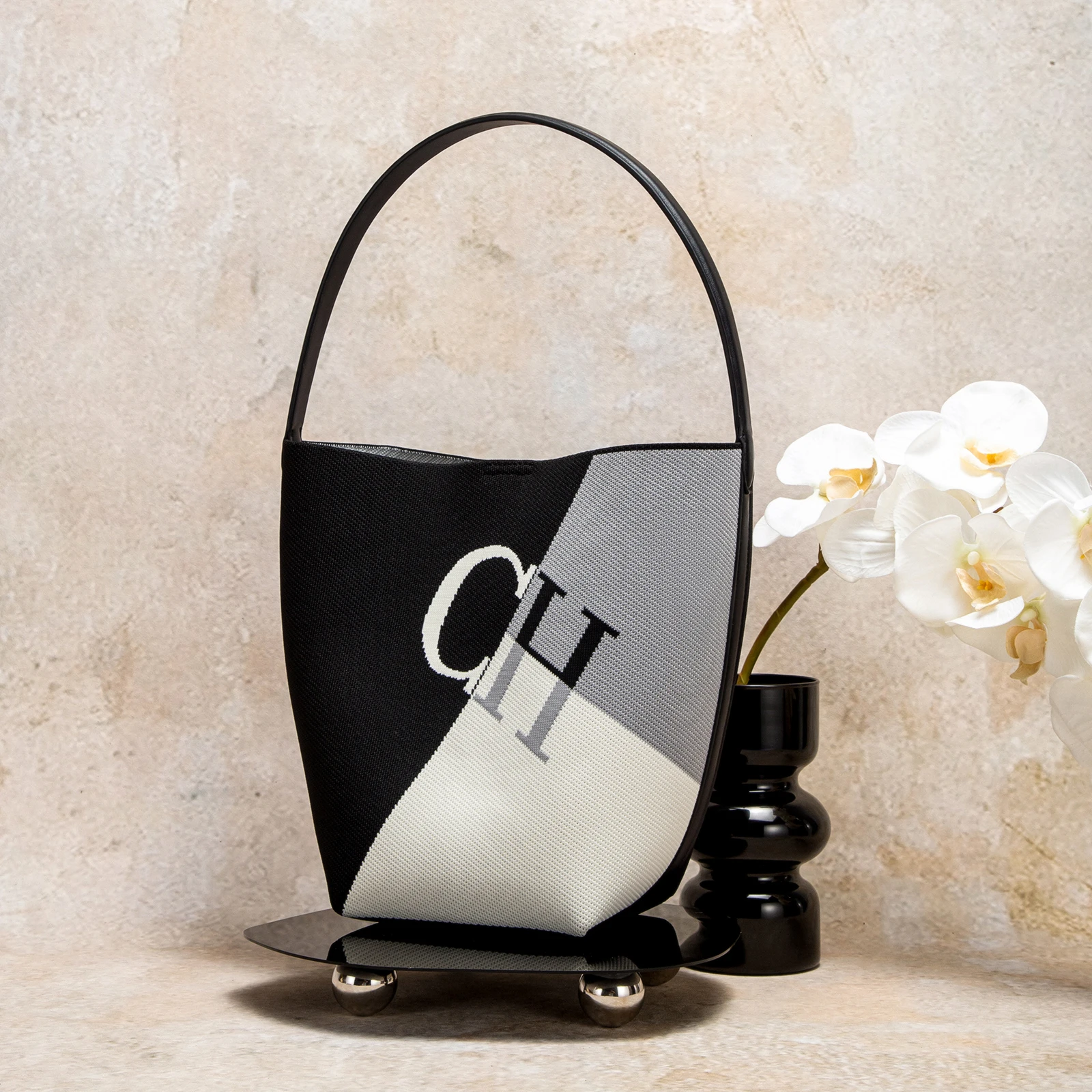 حقيبة تسوق نسائية من علامة CHCH التجارية، تتميز بت...