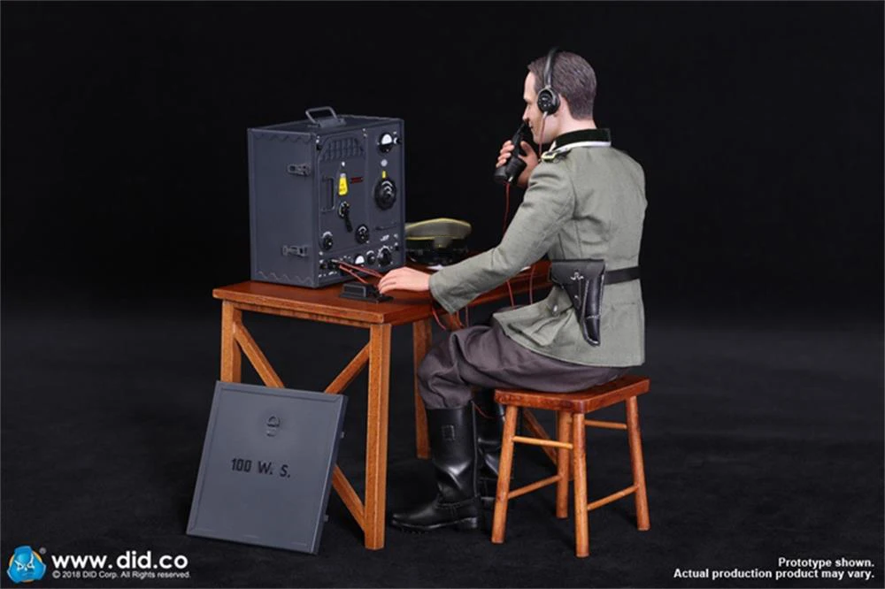 

DID D80133 1/6th WWII Series Communication Center 3 Radio Operator Morse Code Transmitter Phone Accessories For Scene Component