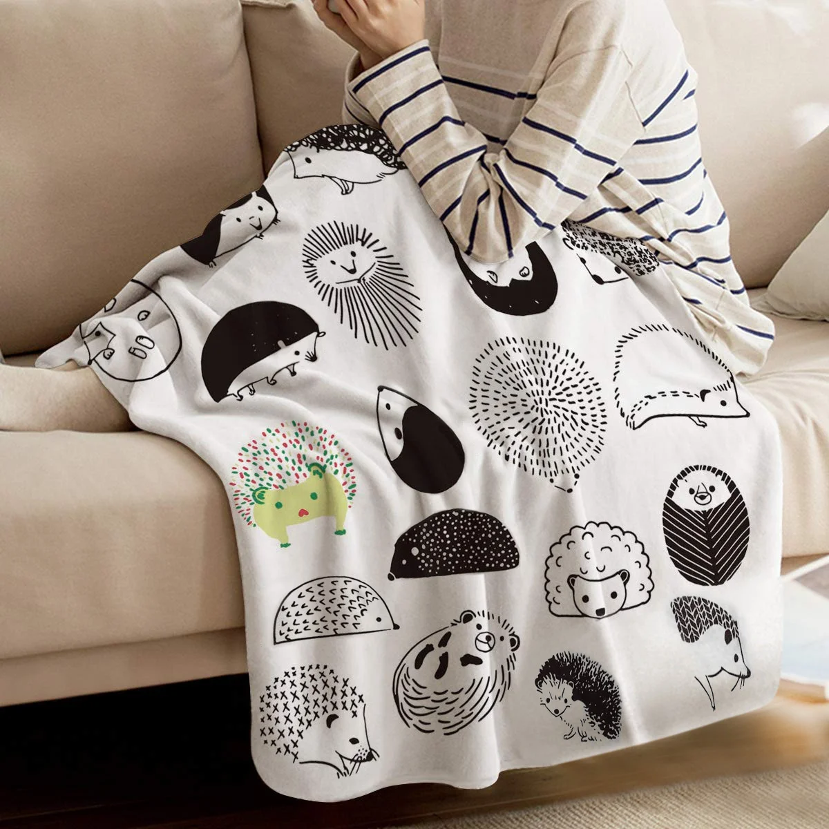 

Cartoon Hedgehog Flannel Blanket For Kids Boys Girls Christmas Gifts Picnic Travel Bed Sofa Chair Applicable All Season Blanket