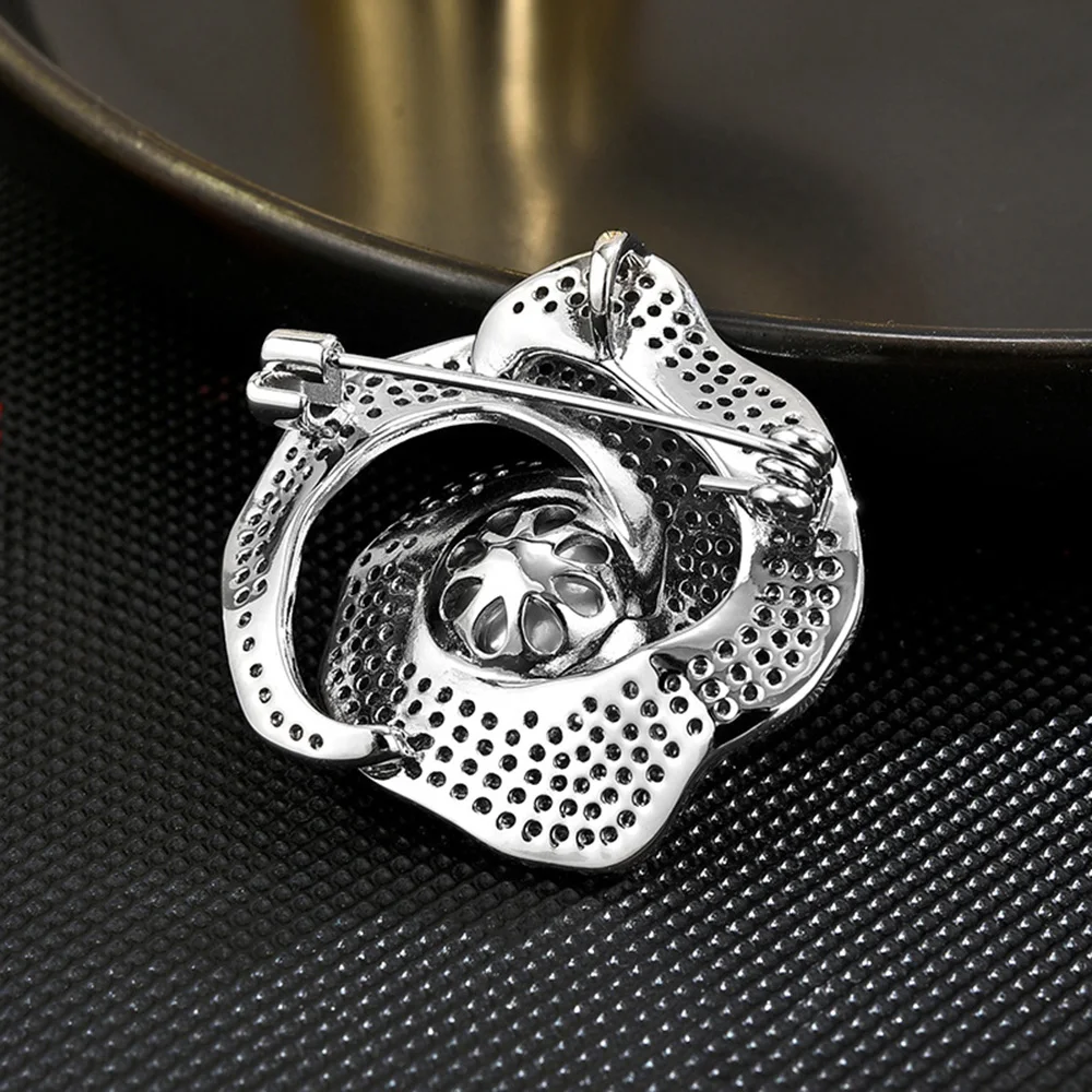 Women Elegant Lotus Full Crystal Pearl Flower Badges Pins Luxury Fashion Lady Plant Delicate Suit Office Brooches Corsage