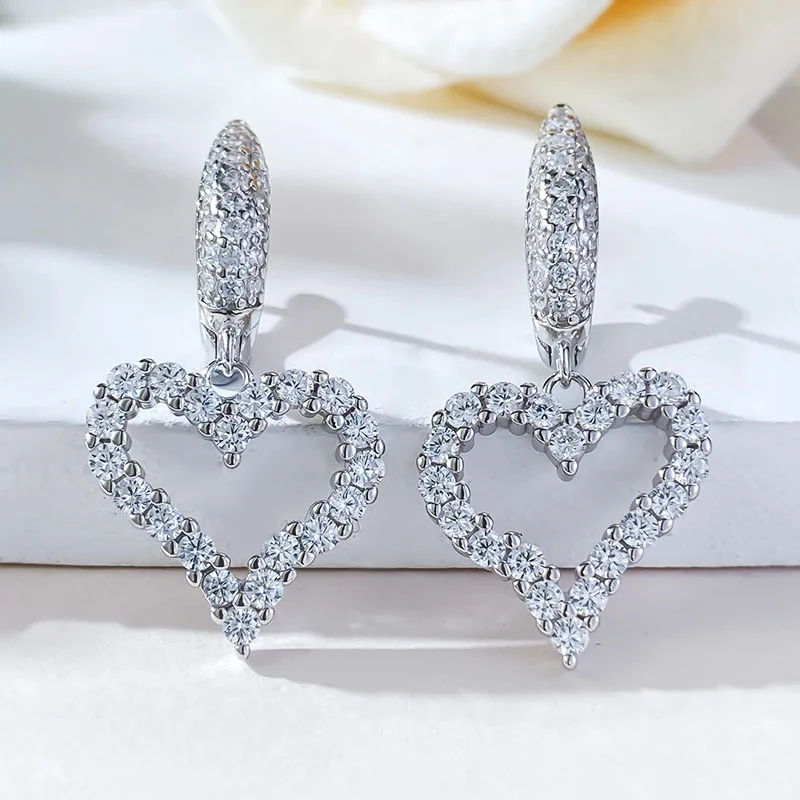 

2024 New S925 Silver, European and American Irregular Love Earrings, Ear Buckles, Fashionable and Versatile