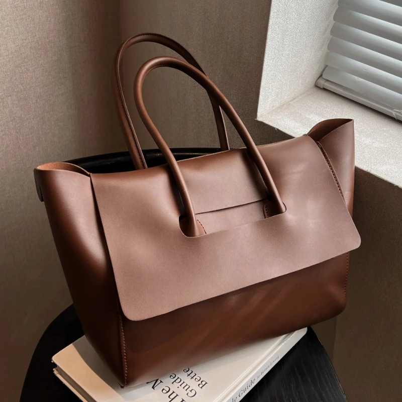 Large Capacity Tote Bag for Women, High End Feeling Large Capacity Handbag, Retro Commuting Atmosphere, Trendy Korean Version,