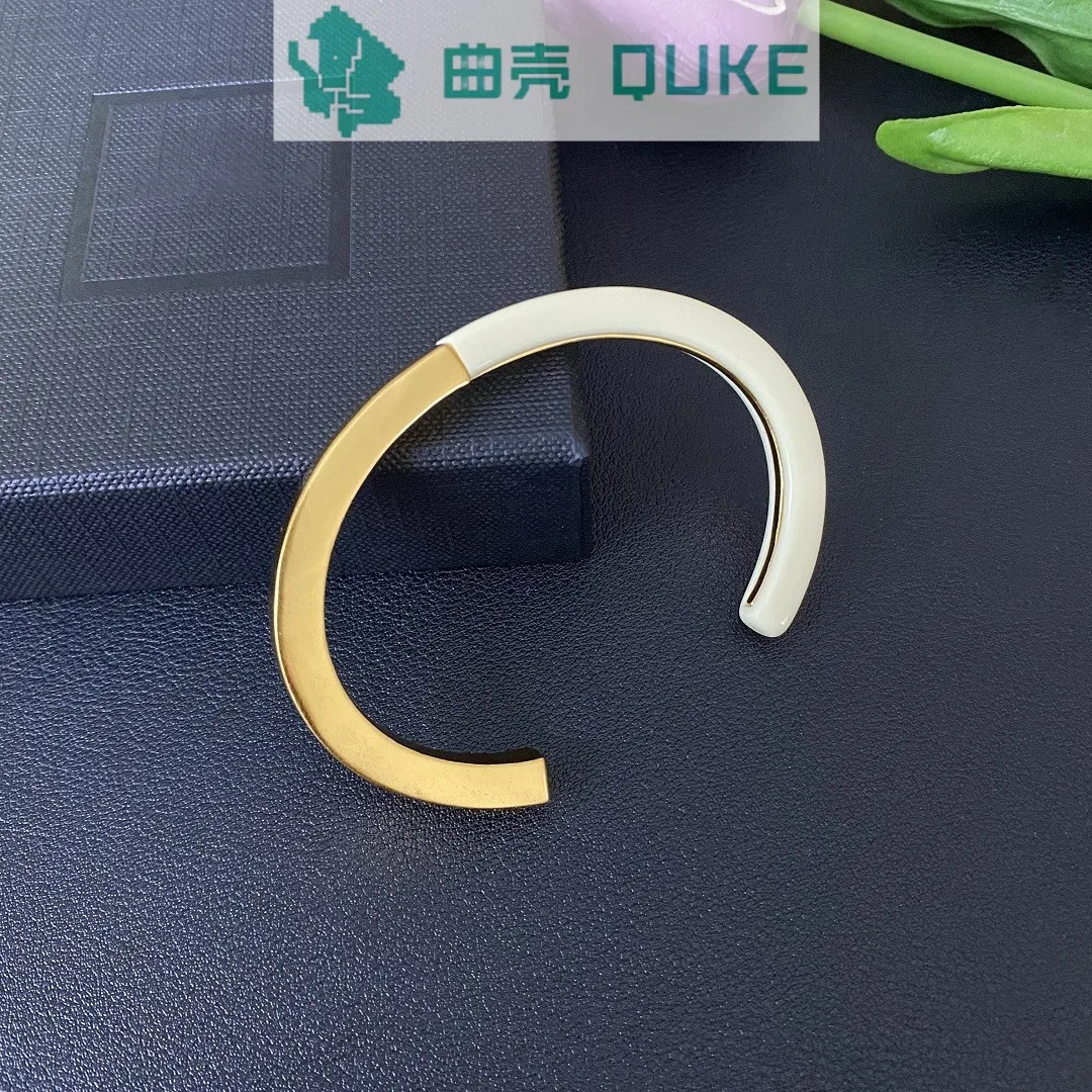 

European and American color matching simple and fashionable versatile light bronze ivory white bracelet for women