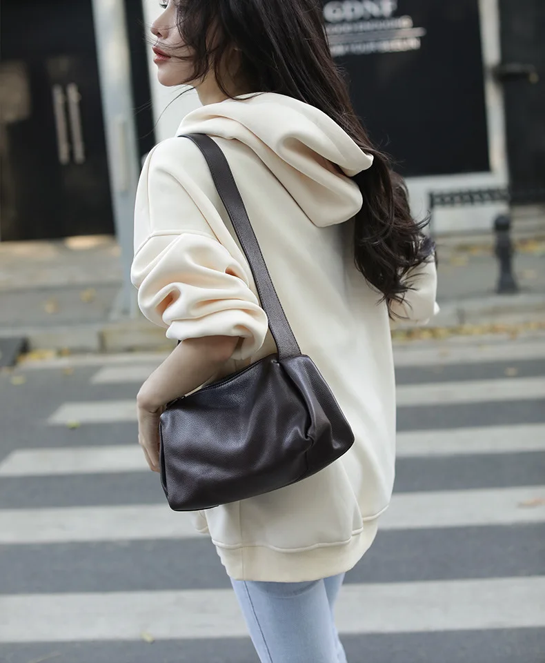 

New minimalist women's crossbody bag with top layer cowhide women's bag versatile casual small bag pillow bag