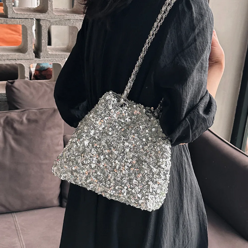

Маленькая дизайнерская сумка для женщин, новинка 2023, сумка через плечо на цепочке, Корейская сумка-мешок, модные кошельки и сумочки оптом