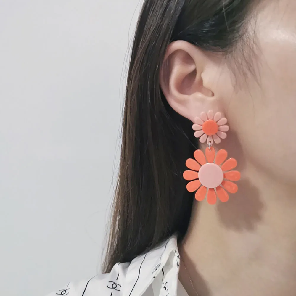 레트로 60s 70s 여성용 데이지 귀걸이, 오렌지 플라워 드롭 매달려 보헤미안 Boho 귀걸이 쥬얼리 아크릴 귀걸이 선물, 여성용