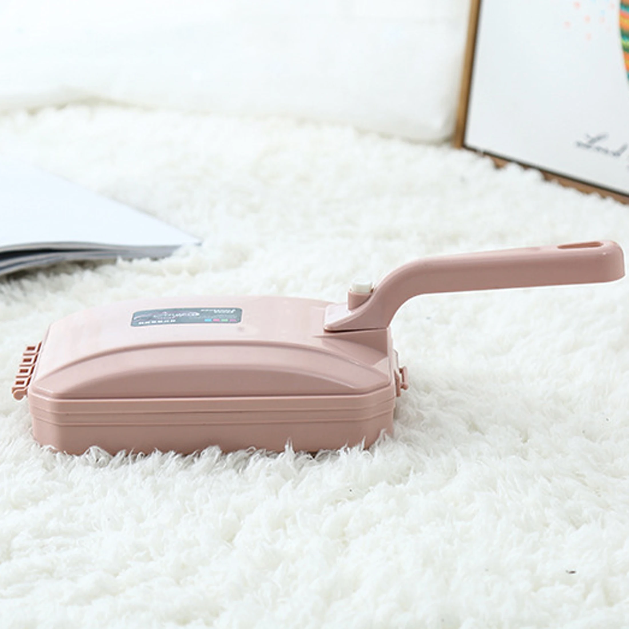Handheld roller type dust removal and hair removal cleaning brush 1PC for sweeping beds carpets hair and dandruff dust remova