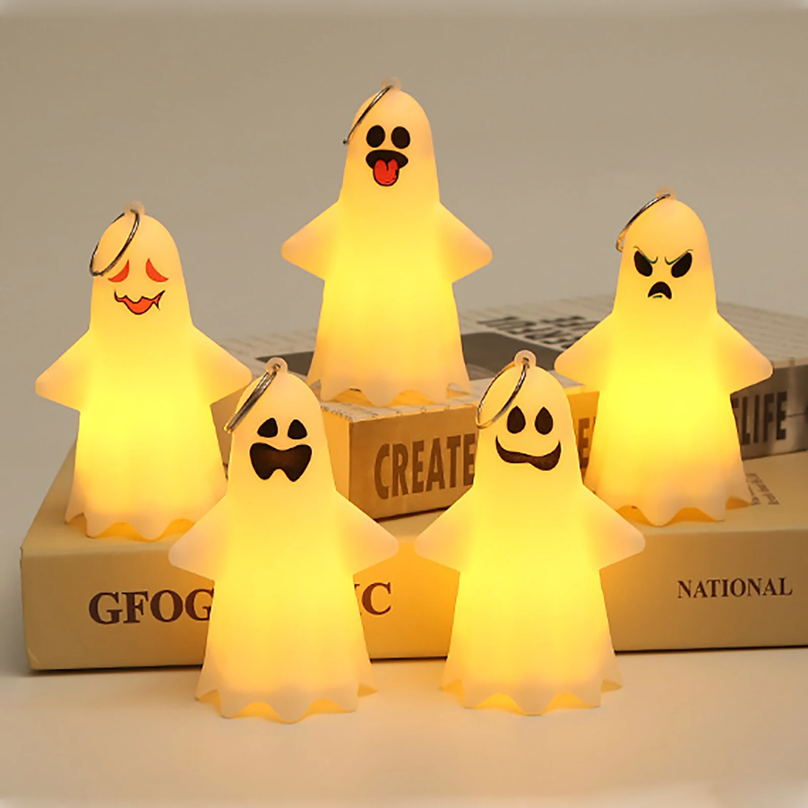 

5pcs/Set Luminous Ghost Keychain Ghost Pendant Cute Desktop Ornament Halloween Decoration Party Props
