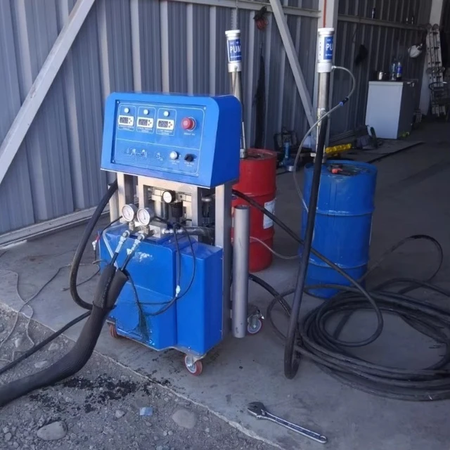 เครื่องพ่นโฟมโพลียูรีเทนแบบเซลล์ปิด (Closed Cell) สำหรับฉนวนผนังและหลังคา พร้อมมอเตอร์ปั๊มหลัก  ลดราคาพิเศษ 1