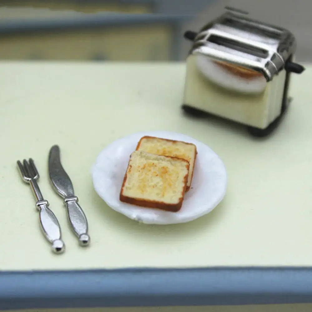 1:12 Scale Dollhouse Miniature Toaster Cute Simulation Food Decorations Mini Kitchen Toy With 2PCS Bread Doll Toast Machine 3