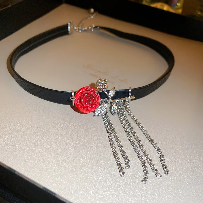 

Dark Style Leather Rose Flower Tassel Choker Necklace European and American Clavicle Chain Necklace Women