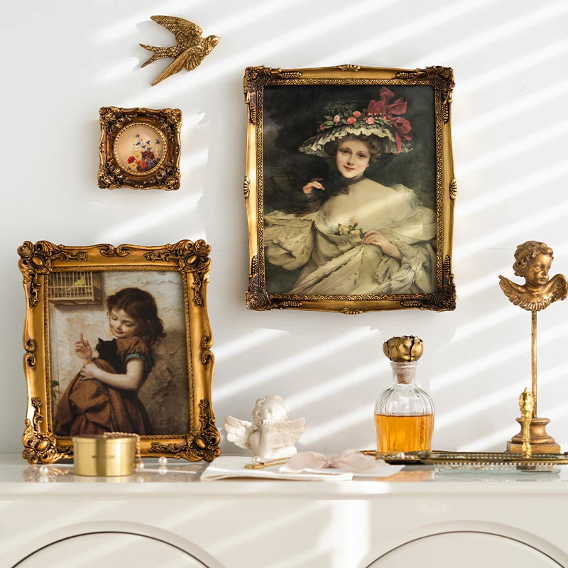 https://ae01.alicdn.com/kf/Se399848b3d814ac0a501dc370c0330d4m/Retro-French-Photo-Frame-Exquisite-Gold-Carved-Resin-Desktop-Ornaments-Mini-Small-Picture-Frame-Home-Decoration.jpg