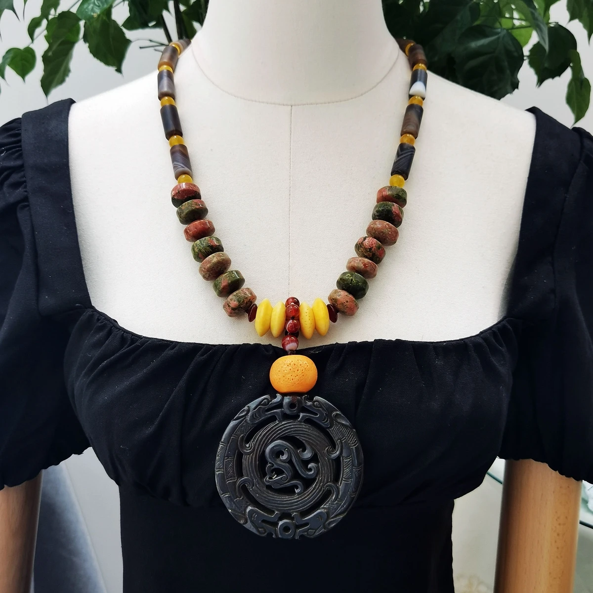 

Lii Ji Real Stone Brown Color Necklace 76cm Jade Pendant Unkaite Coral Agate Necklace Women Stock Sale Jewelry