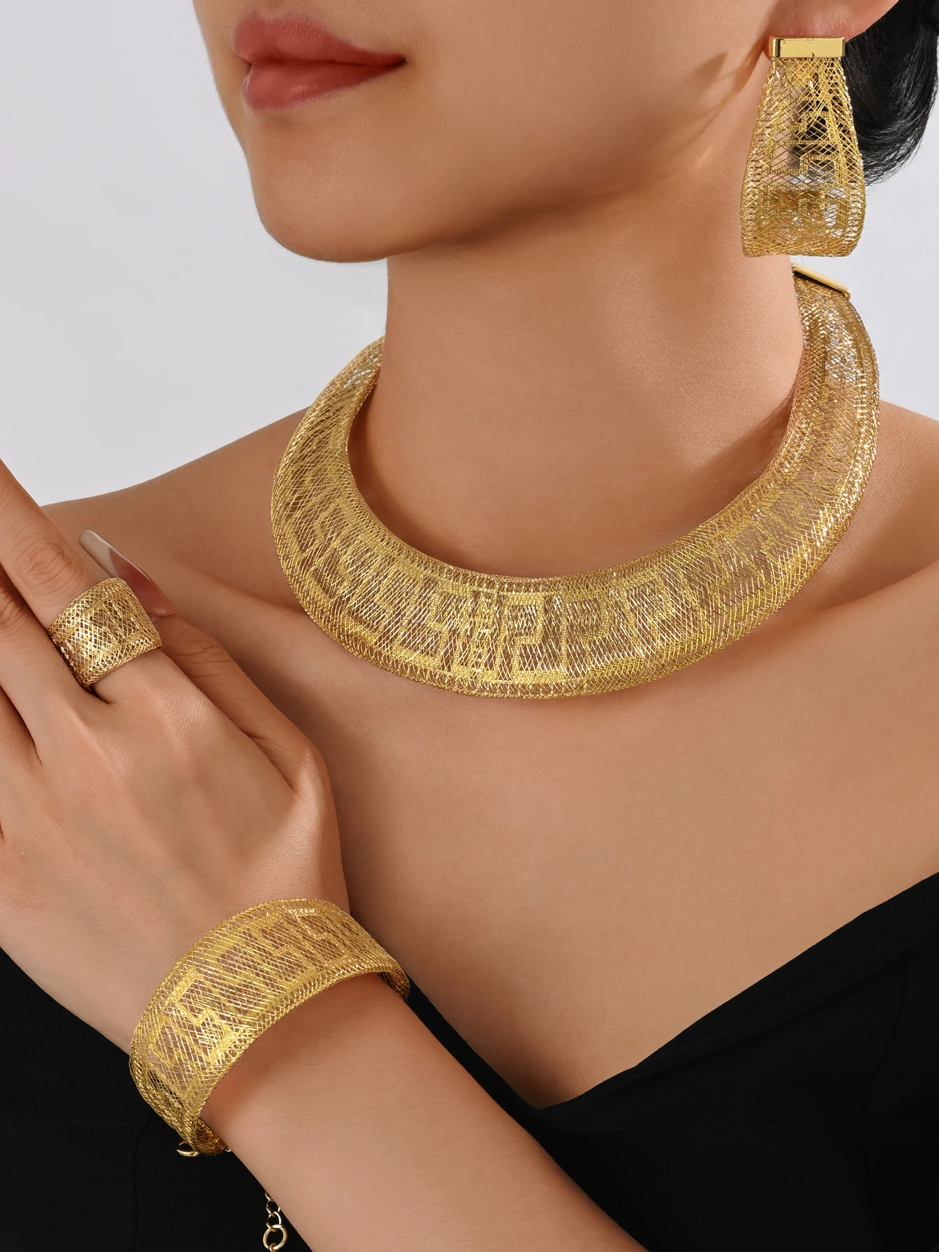 2262536-445f54.jpg Se39e6507514f4bf9bec95b415f8de0f4a 5 Pcs/set, 18k Golden-plated Dubai Middle East Jewelry Collection Features Saudi Gold Jewelry and Indian Wedding Jewelry Mallzona