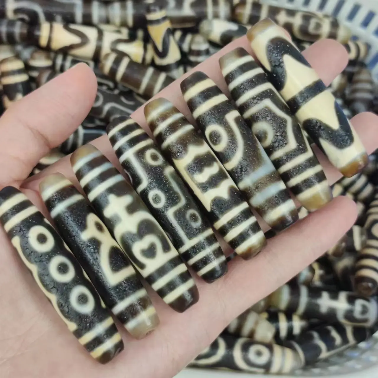 

1pcs/lot natural old agate dzi wholesale Yellow teeth multiple Rare patterns Weathered horseshoe lines Accessories jewelry diy