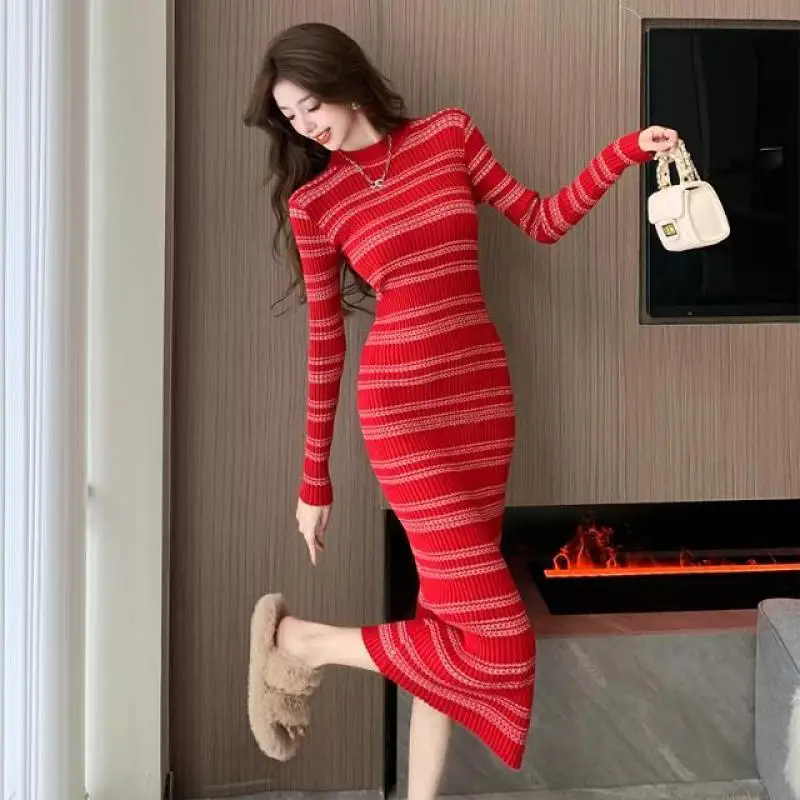 

2023 Autumn/Winter New Fashionable Round Neck Knitted Dresses Striped Slim Wrapped Hip Bottom Mid Length Dress For Women