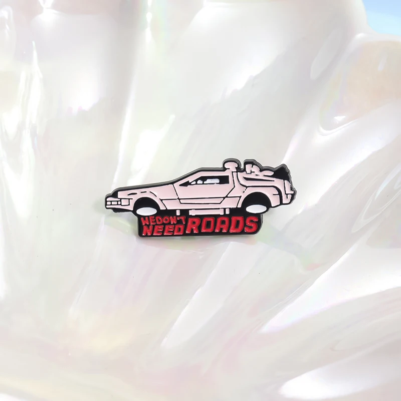 Zurück in die Zukunft Brosche Emaille Pins Sci-Fi Filme Retro Auto Zeit Maschine Broschen Tasche Revers Abzeichen Schmuck Geschenk für Fan Kind Freunde – Detail 9