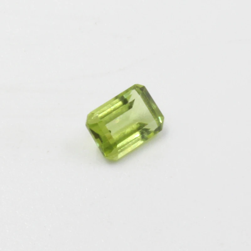 Loose Peridot Gemstone Oval Cut VVS grade