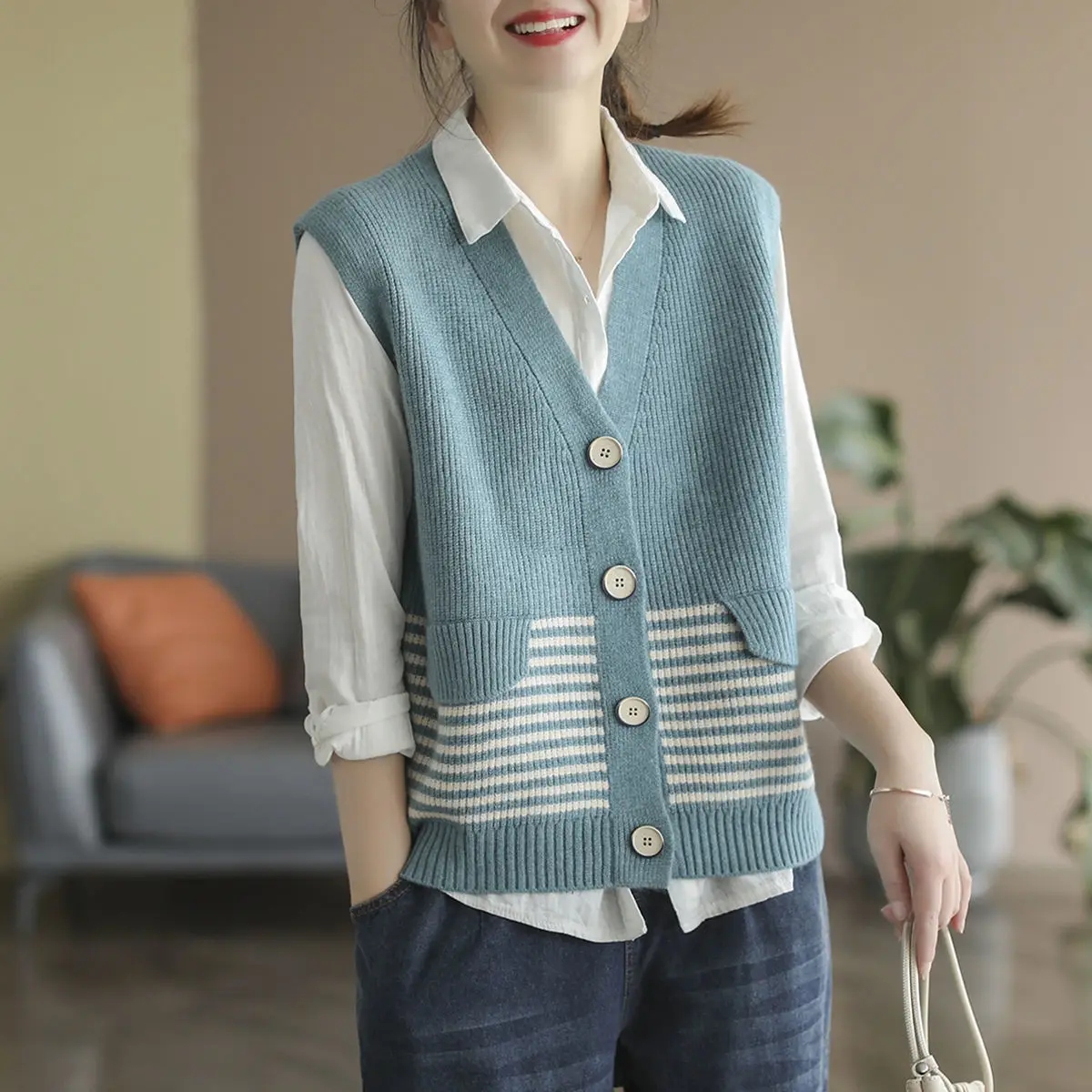 

Spring Autumn 2022 New Style Literature Art Retro Knitted Cardigan Vest Sweater Jacket Women Loose Outer Jacket Women Blue
