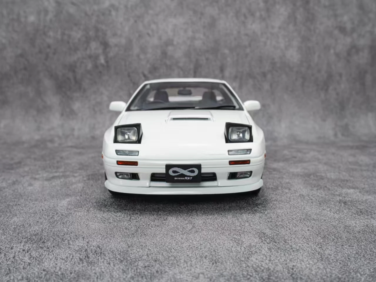 [6/29まで限定出品] RX7 FC 1:18 WHELART 新品 1/18 1:18 Scale WHELART Mazda RX-7 RX7 FC3S Metal Diecast Car