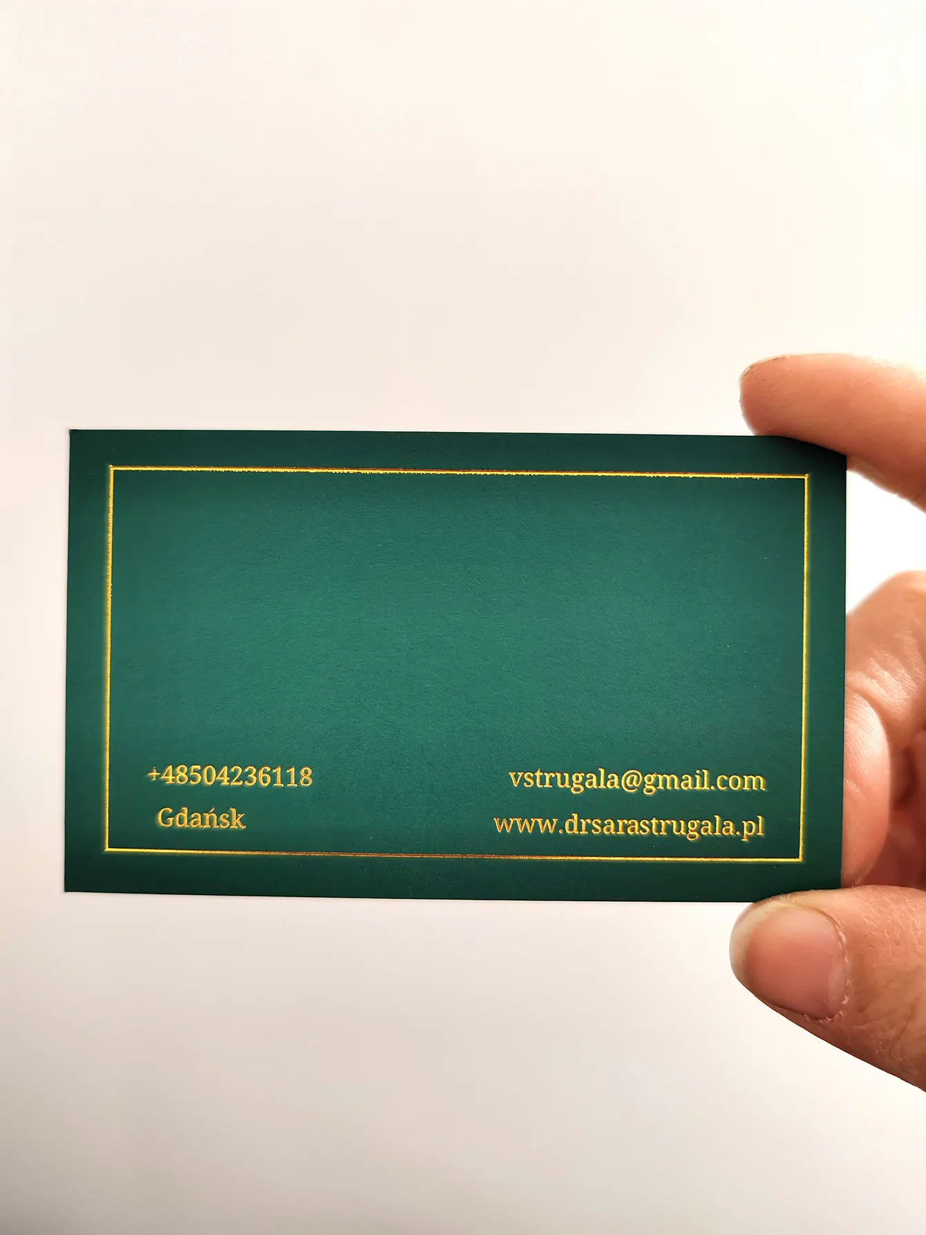 200개 9x5.4cm 녹색 종이 명함 600gsm 두꺼운 방문 카드 금박 핫 스탬핑 처리됨
