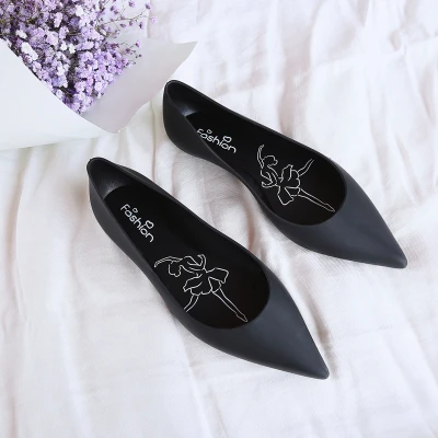 summer and autumn women's anti skid jelly shoes four seasons pointed shoes, comfortable flat bottom shallow women's shoes.