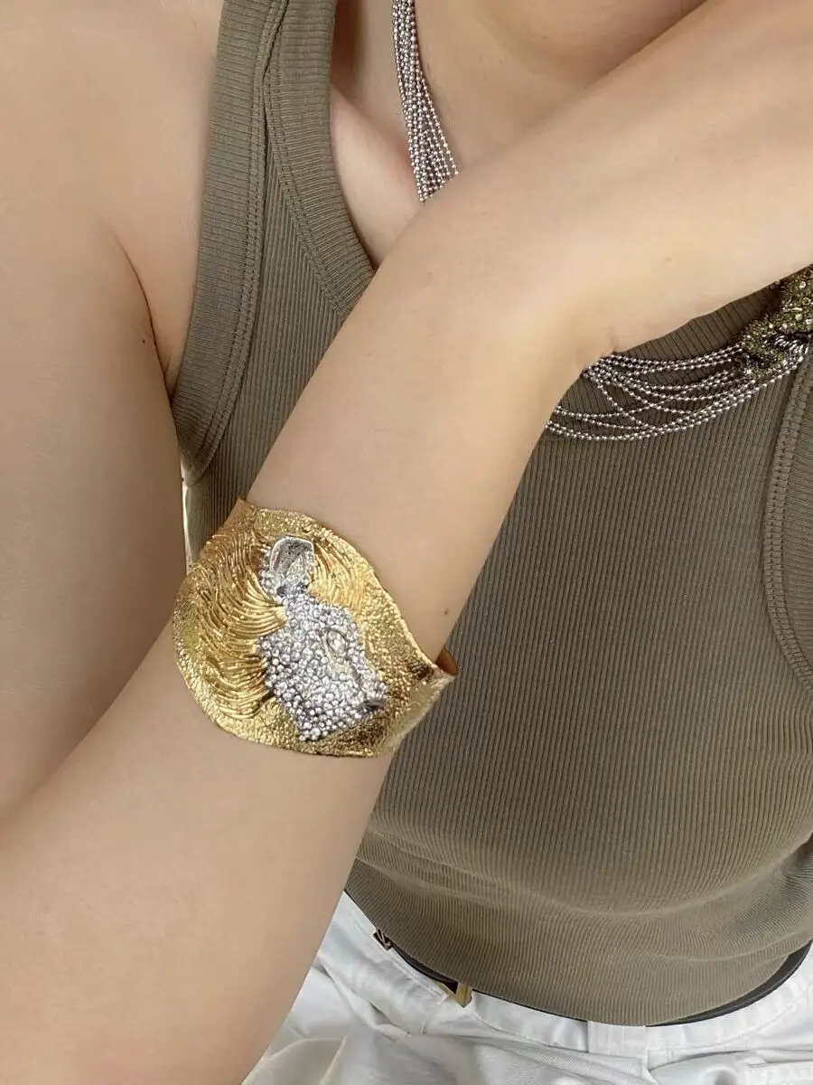 

Personality fashion light luxury senior sense lion series bracelet