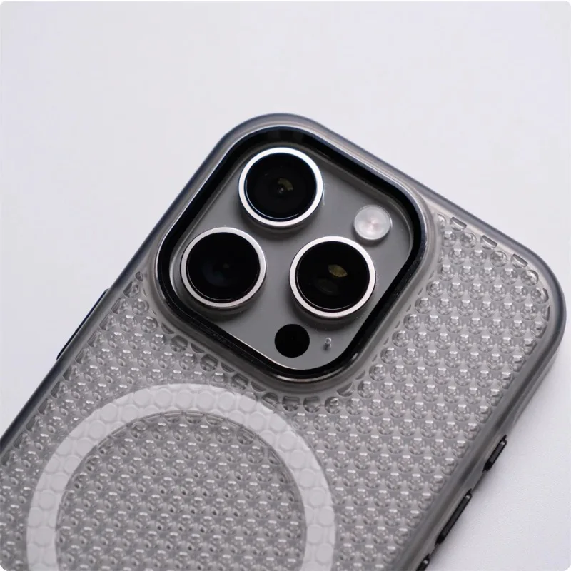 Magnetic Cooling and Heat Dissipation Phone Case with Wireless Charging and Shockproof Protection