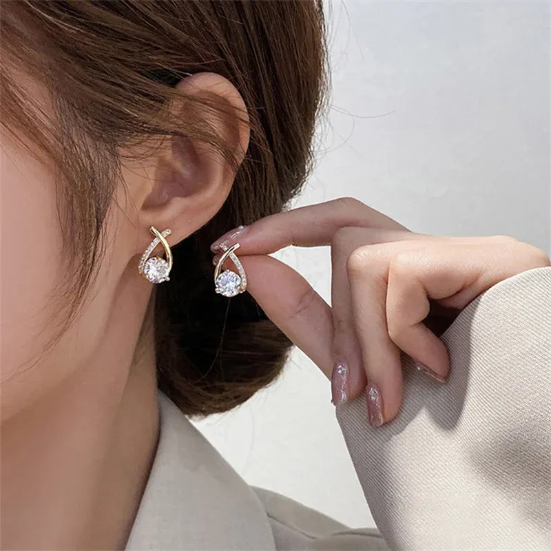 1Pair New Fashion Cross Stud Earrings for Women Girls Korean Style Elegant Crystal Jewelry Ear Rings Fishtail Lady Earrings Gift