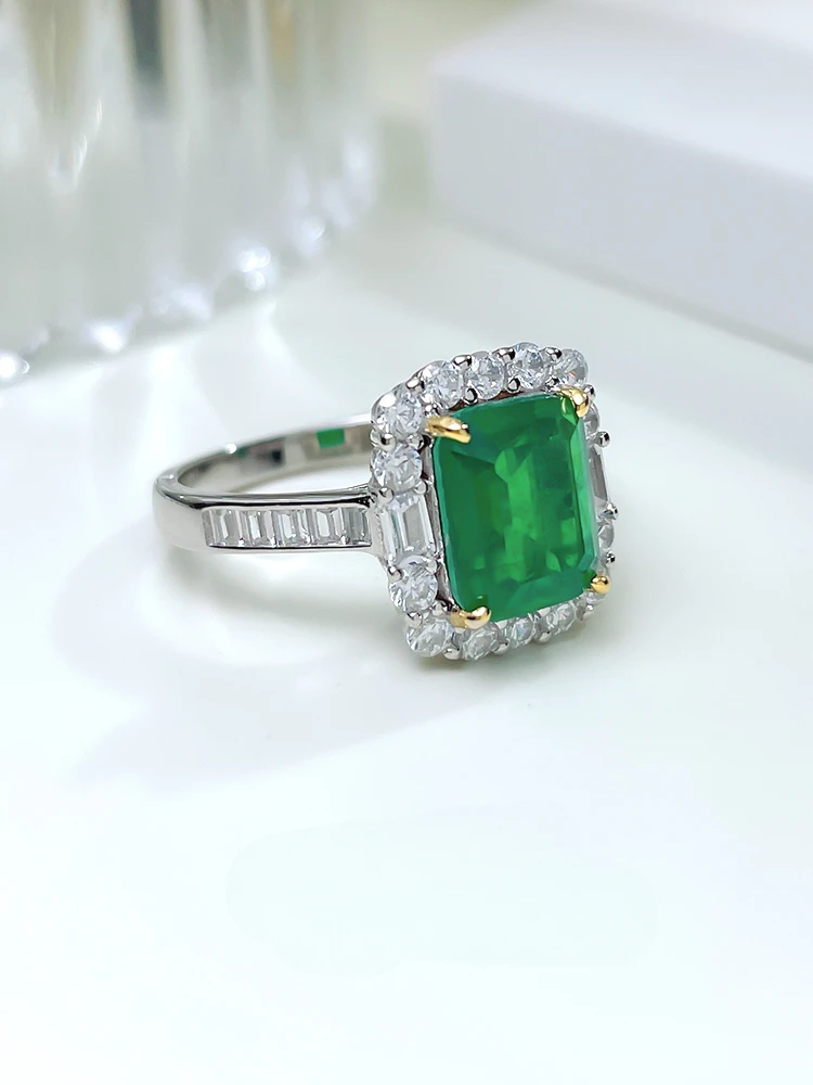 Fashionable925 Sterling Silver Green Ring Inlaid with High Carbon Diamonds, Versatile, Elegant, and Luxurious Engagement Jewelry