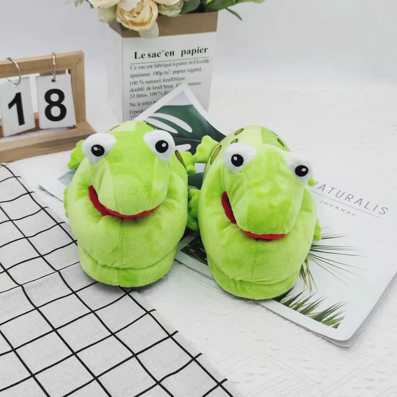 Fashion Pond Frog Slippers Home Cartoon Animal Indoor Shoes for Women Winter Warm Plush Slides Girls Chunky Cosplay Fur Slippers