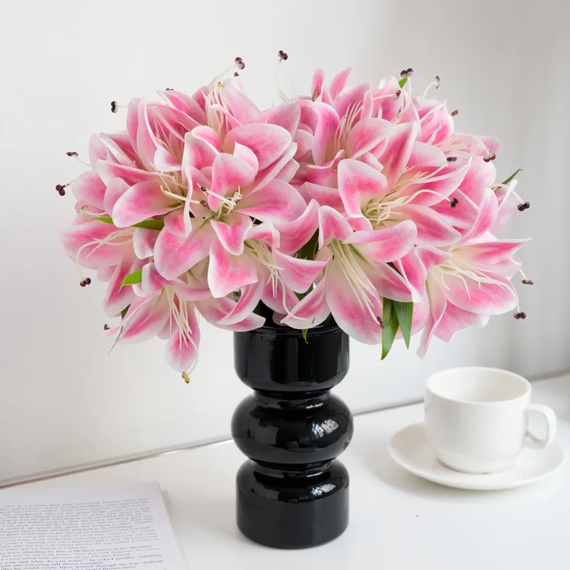 8 Stück 16-Köpfige Künstliche Lilien-Blumensträuße Hochwertige Seidenblumen für Hochzeitstisch-Dekoration Innenraum Wohnzimmer-Dekoration