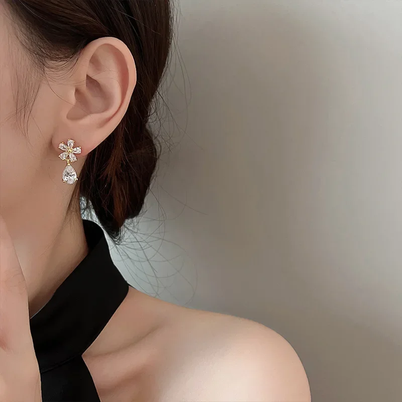 Light Luxury Zircon Stud Earrings Women's Fashion Flower Leaf Earrings Elegant Imitation Pearl Ear Stud Party Wedding Jewelry 6