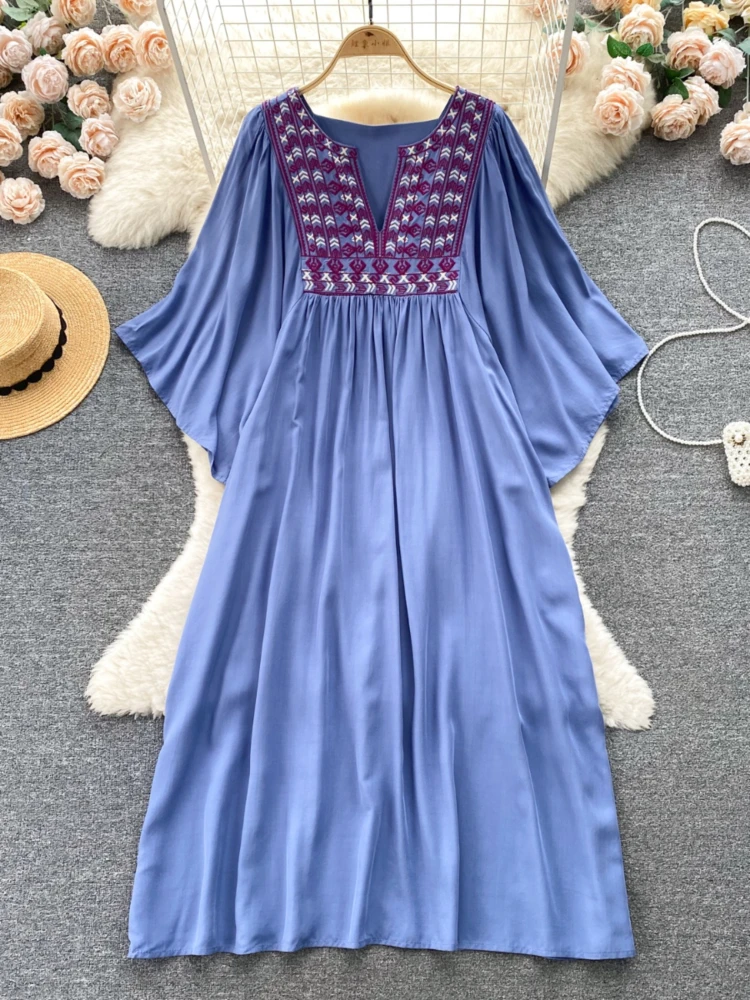 فستان طويل بتطريز تراثي ناعم – ألوان متعددة