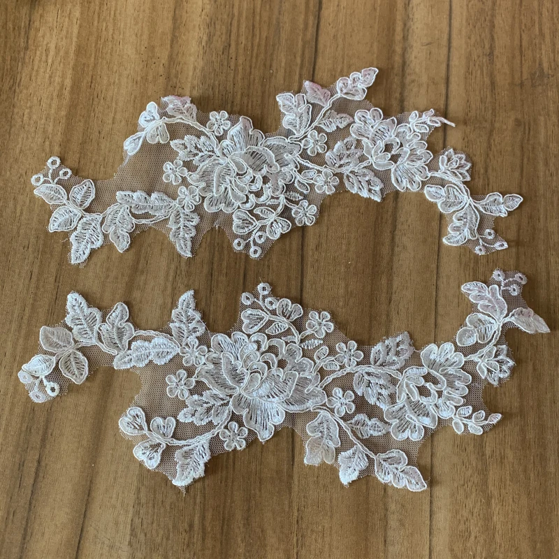 

Простой вышитый аппликационный белый цветок в паре для фотосвадебной фаты