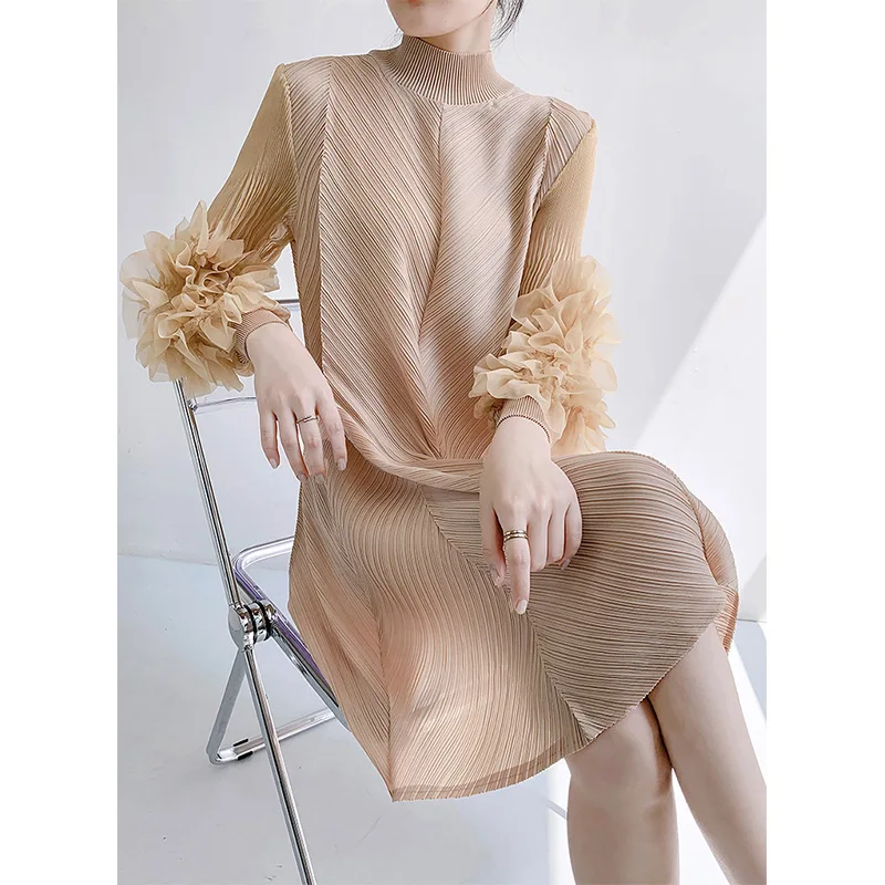 

2023 Miyake Pleated Fold Solid Color Petal Sleeve Dress Women's Mid-length Temperament Straight Tube New Style One Size